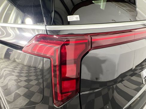 Used 2025 Kia Carnival image 16