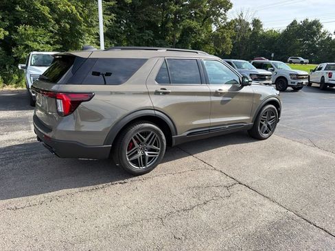 New 2026 Ford Explorer ST-Line w/ ST-Line Street Pack RWD image 3