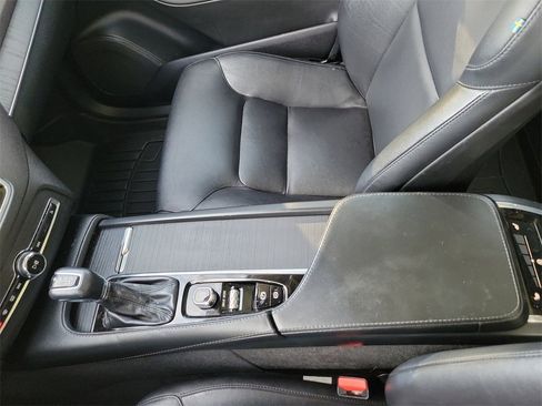 Used 2020 Volvo XC90 T5 Momentum w/ Protection Package image 22