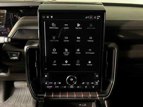 Used 2025 GMC Yukon XL AT4 w/ AT4 Premium Package AWD/4WD image 19