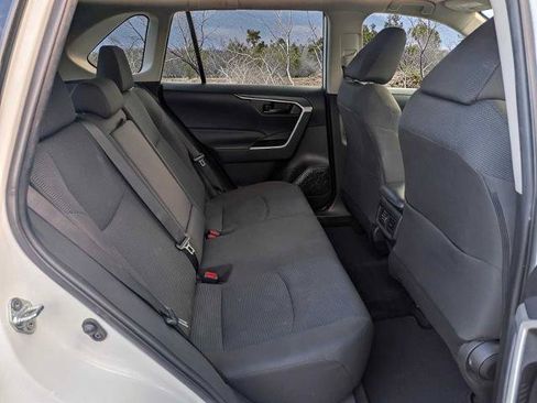 Used 2022 Toyota RAV4 LE w/ Carpet Mat Package (TMS) AWD/4WD image 17