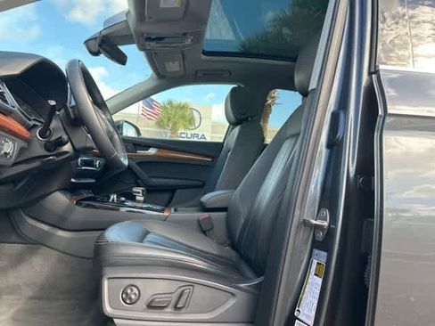 Used 2023 Audi Q5 2.0T Premium w/ Convenience Package image 5