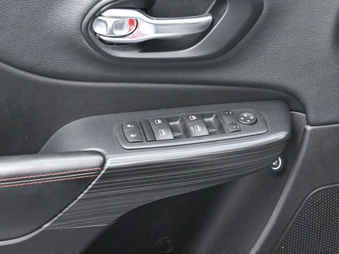 Used 2015 Jeep Cherokee Trailhawk image 11