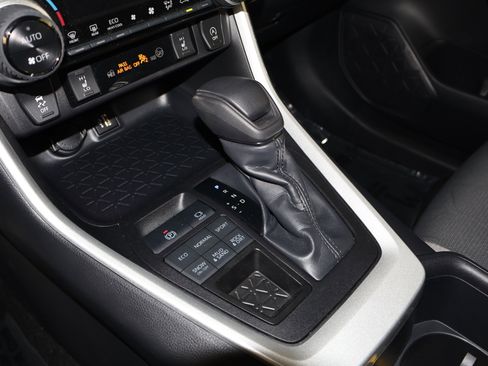 Used 2025 Toyota RAV4 XLE image 32