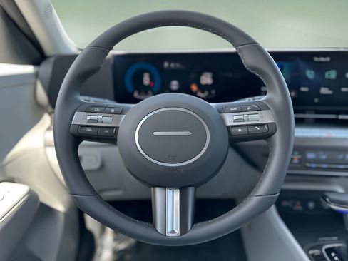 Used 2025 Hyundai Kona SEL image 12