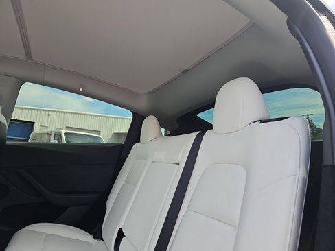 Used 2024 Tesla Model Y Long Range RWD image 14