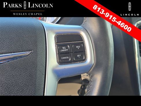 Used 2013 Chrysler Town & Country Touring image 29