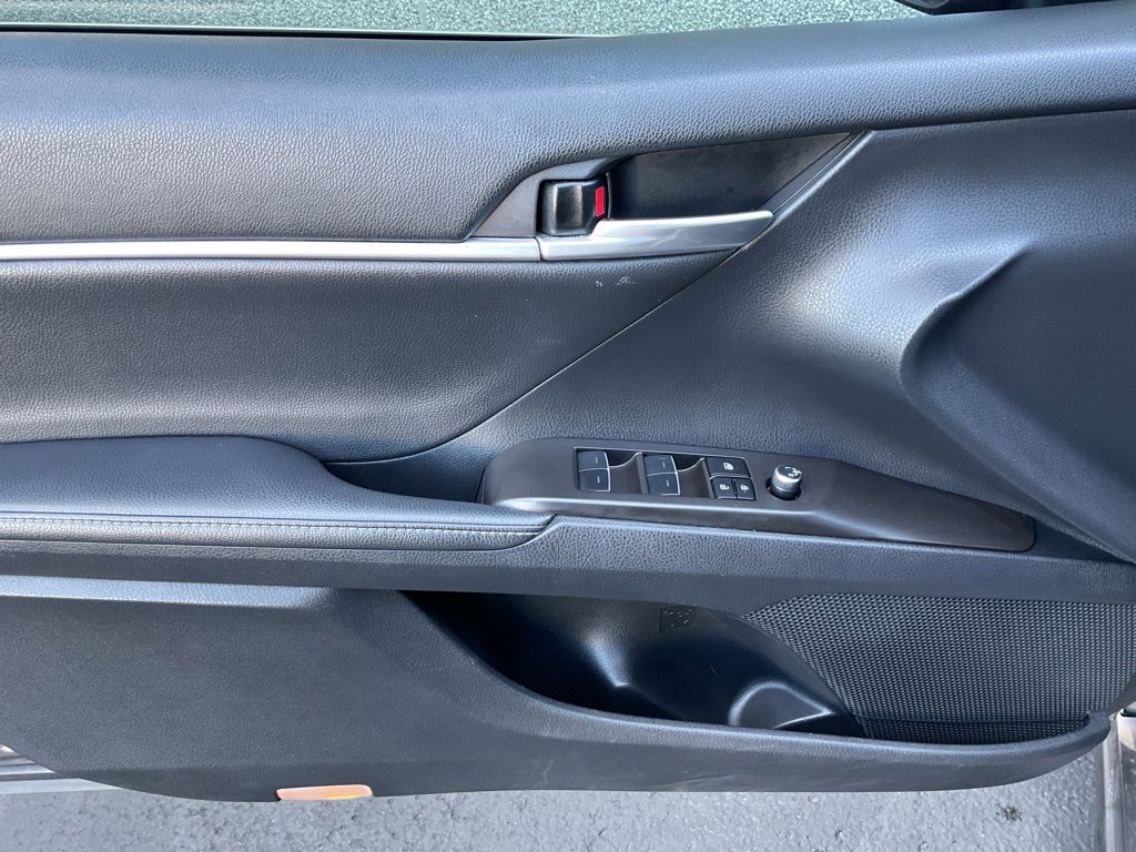 Used 2023 Toyota Camry XSE FWD image 11
