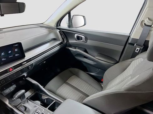 Certified 2025 Kia Sorento LX image 21
