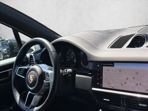 Used 2022 Porsche Cayenne AWD/4WD image 22