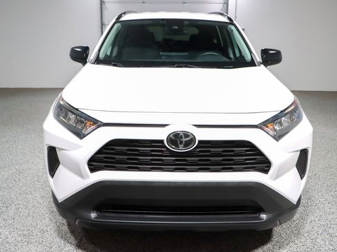 Used 2020 Toyota RAV4 LE FWD image 4