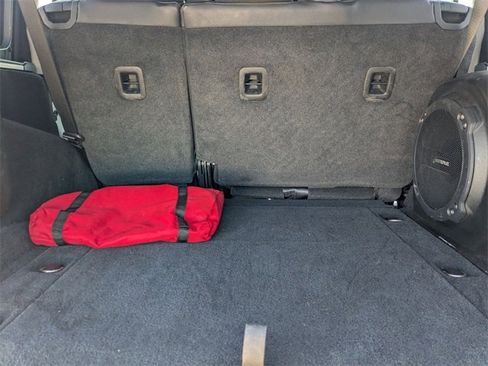 Used 2023 Jeep Wrangler Unlimited Rubicon w/ Cold Weather Group image 28