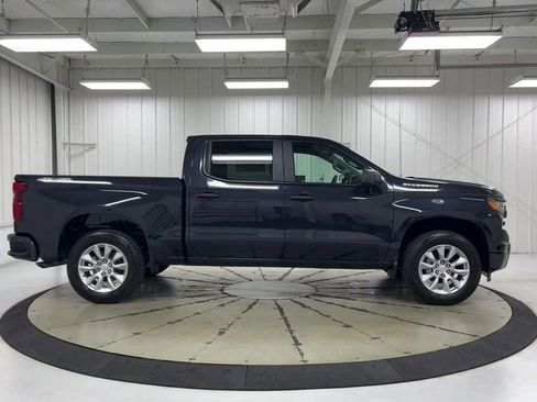 Used 2023 Chevrolet Silverado 1500 Custom AWD/4WD image 9