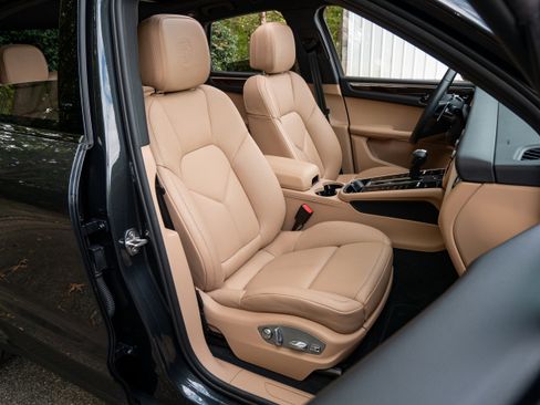 Used 2025 Porsche Macan image 30