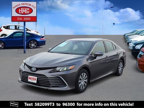 Used 2022 Toyota Camry LE image 1