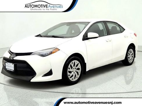 Used 2018 Toyota Corolla LE FWD image 1
