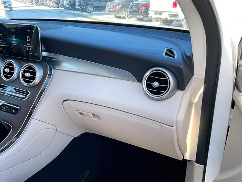 Used 2022 Mercedes-Benz GLC 300 GLC 300 image 19