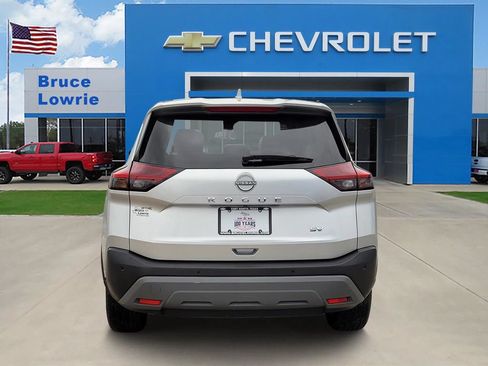 Used 2023 Nissan Rogue SV FWD image 5