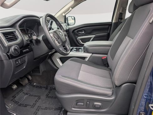 Used 2020 Nissan Titan SV w/ SV Convenience Package AWD/4WD image 15