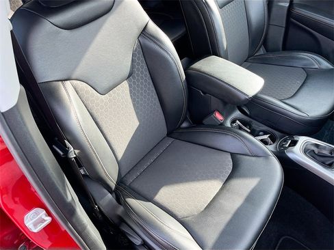 Used 2019 Jeep Compass Latitude image 27