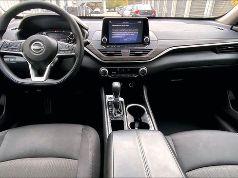 Used 2024 Nissan Altima 2.5 SV image 15