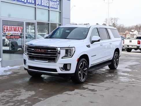 Used 2023 GMC Yukon XL SLT w/ SLT Premium Package image 6