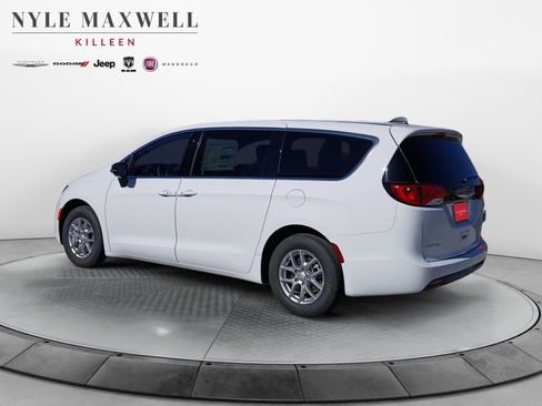 New 2026 Chrysler Voyager LX image 14