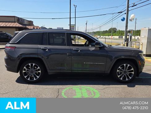 Used 2023 Jeep Grand Cherokee Overland w/ Luxury Tech Group IV AWD/4WD image 17