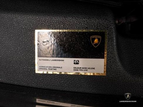 Used 2019 Lamborghini Urus AWD/4WD image 13