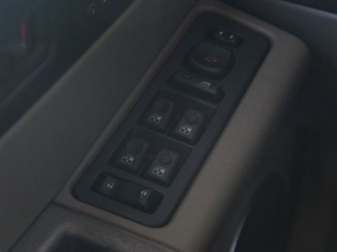 Used 2004 HUMMER H2 w/ Preferred Equipment Group image 25