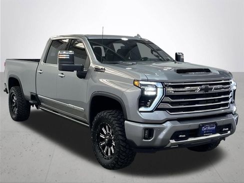 Used 2025 Chevrolet Silverado 3500 High Country w/ High Country Premium Package AWD/4WD image 8
