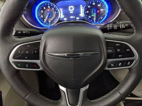 Used 2024 Chrysler Pacifica Touring-L FWD image 13