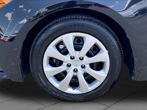 Used 2025 Toyota Corolla LE FWD image 11