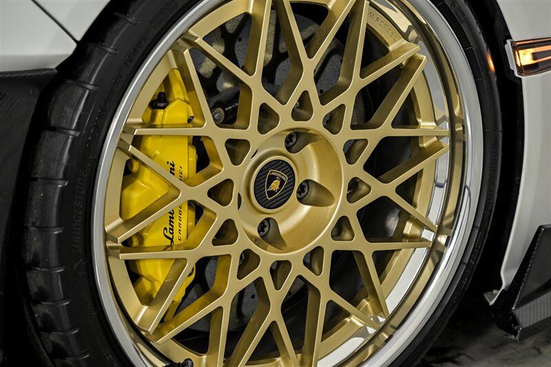 Used 2024 Lamborghini Revuelto AWD/4WD image 46