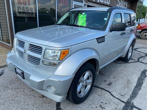 Used 2011 Dodge Nitro SXT image 1