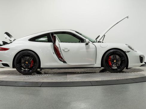 Used 2018 Porsche 911 Carrera 4S AWD/4WD image 23