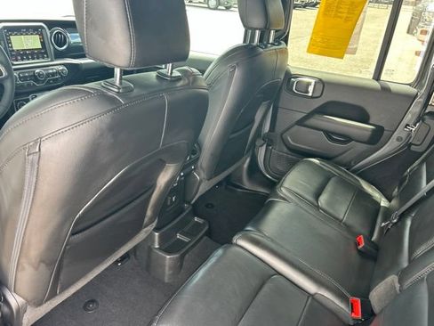 Used 2023 Jeep Wrangler Unlimited Sahara AWD/4WD image 16