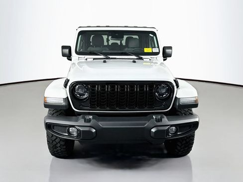 Used 2024 Jeep Gladiator Sport AWD/4WD image 2