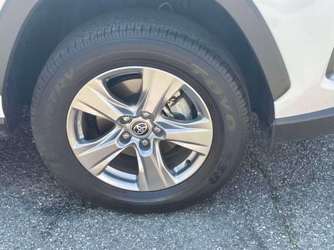 Used 2025 Toyota RAV4 XLE AWD/4WD image 8