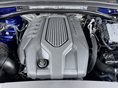 New 2026 Porsche Macan image 32