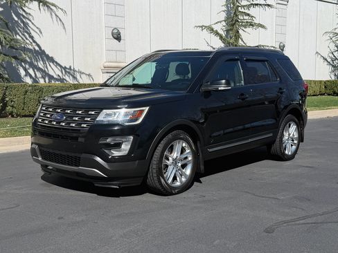 Used 2016 Ford Explorer XLT w/ Equipment Group 202A image 3