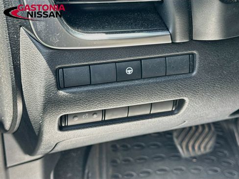 Used 2022 Nissan Rogue SV FWD image 13