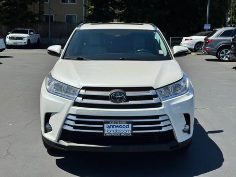 Used 2019 Toyota Highlander XLE AWD/4WD image 11