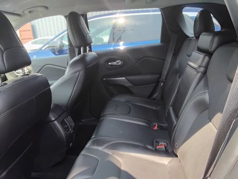 Used 2019 Jeep Cherokee Limited AWD/4WD image 12
