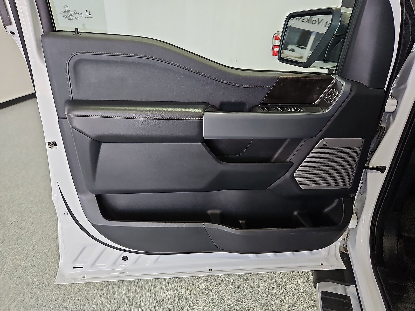 Used 2023 Ford F150 Lariat AWD/4WD image 15