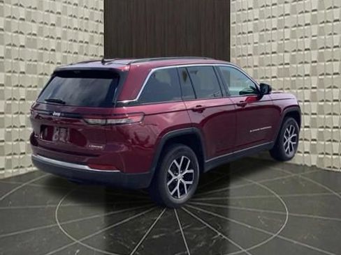 Certified 2025 Jeep Grand Cherokee Limited w/ Luxury Tech Group II AWD/4WD image 5