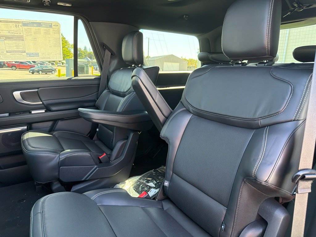 New 2027 Ford Expedition Platinum w/ Stealth Appearance Package AWD/4WD image 13