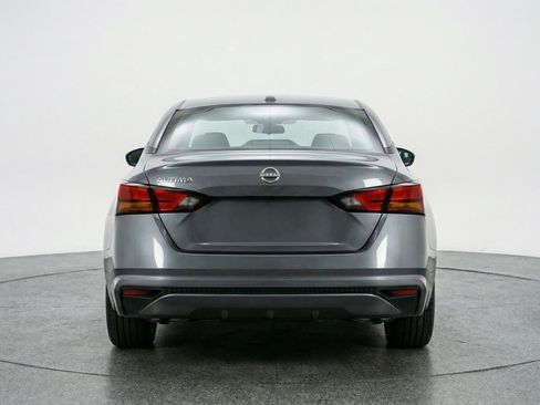 Used 2025 Nissan Altima 2.5 SV FWD image 7