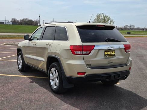 Used 2011 Jeep Grand Cherokee Laredo AWD/4WD image 6