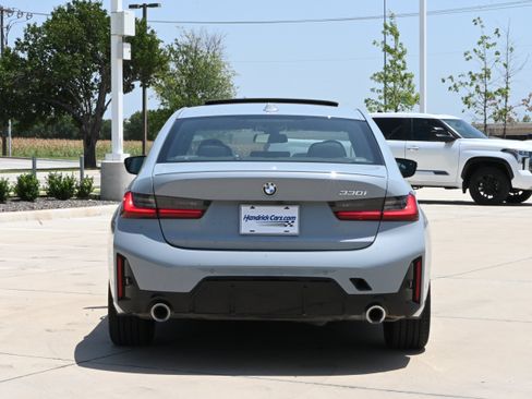 Used 2024 BMW 330i Sedan w/ M Sport Package RWD image 8
